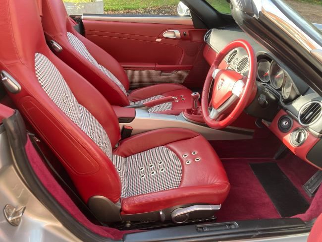 PORSCHE-RED-LEATHER-WITH-PETTITA-CLOTH-IN-387-SPEEDSTER-scaled