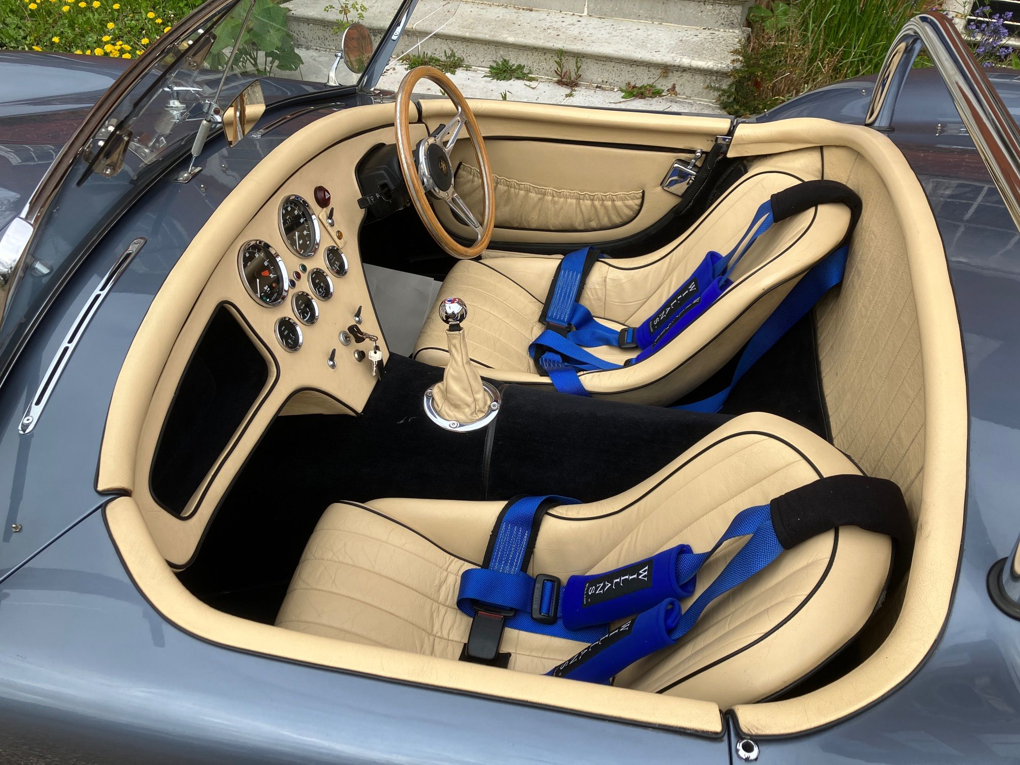 DAX COBRA INTERIOR