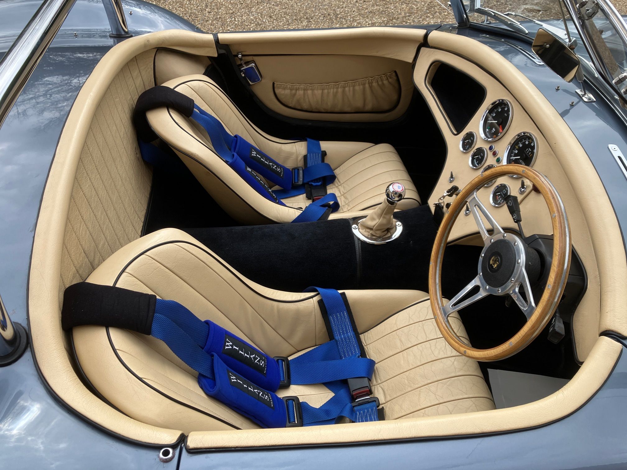 SHELBY COBRA DAX INTERIOR